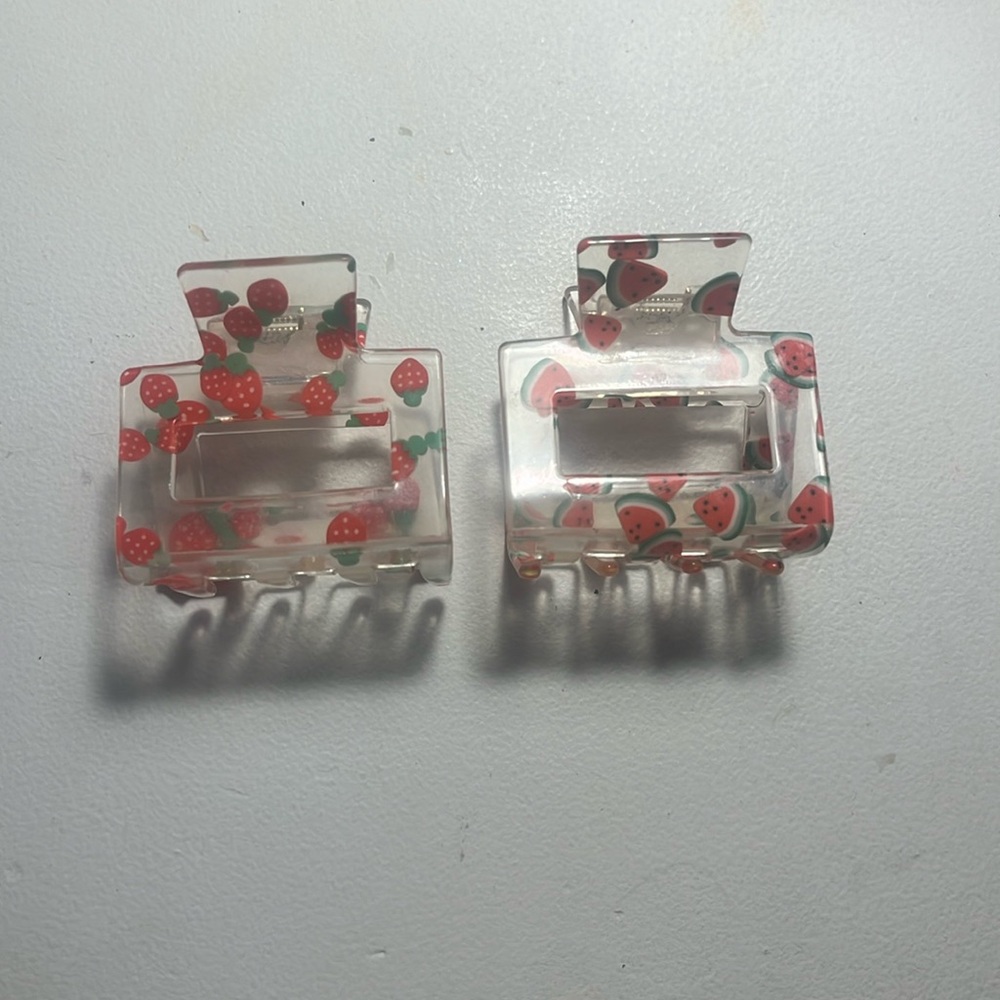 Two small strawberry and watermelon claw clips 🍓🍉